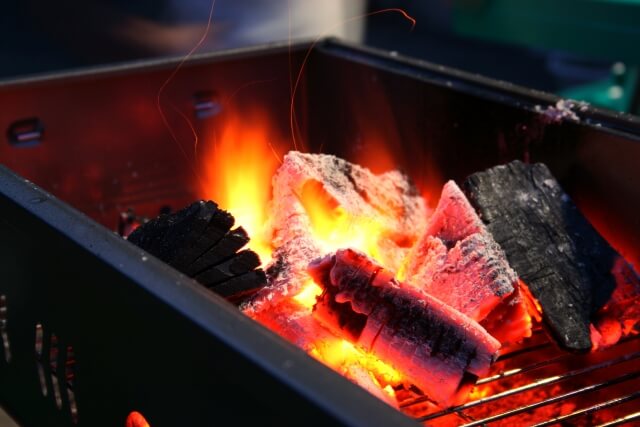 BBQで使った炭の上手な処理方法とは？消火方法や活用法も紹介！