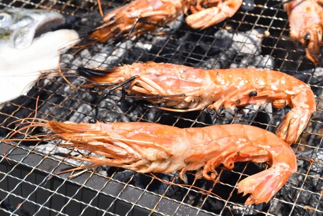 BBQの定番海鮮食材・エビは殻ごと食べる？下処理やおいしい焼き方を紹介！