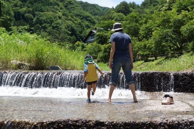 子供も大人も本気で楽しめる！水遊びにオススメのアイテムを紹介