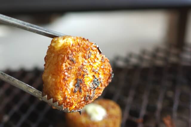 もう網にくっつかない！BBQで焼きおにぎりを上手に焼くコツとは？