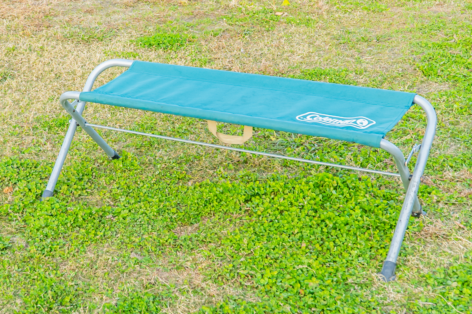 キャンプ用の二人がけの背もたれなしの椅子