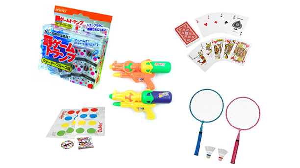 バドミントン、水鉄砲、トランプなど